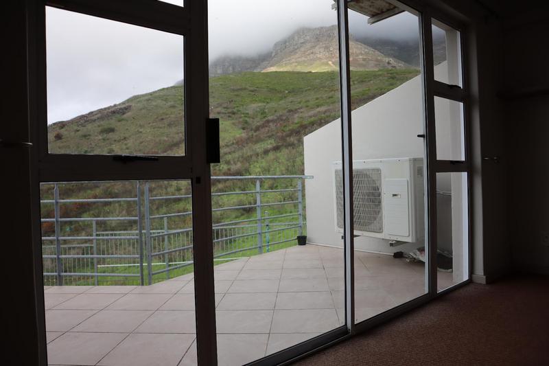 To Let 2 Bedroom Property for Rent in Vredehoek Western Cape